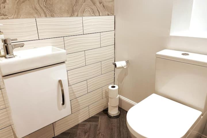 Lovely 3 Bedroom Apartment With Private Garden In Edinburgh City Centre ภายนอก รูปภาพ
