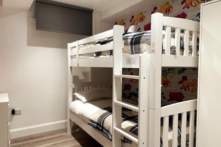 Lovely 3 Bedroom Apartment With Private Garden In Edinburgh City Centre ภายนอก รูปภาพ