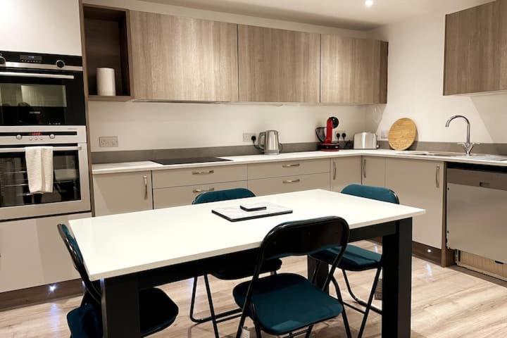 Lovely 3 Bedroom Apartment With Private Garden In Edinburgh City Centre ภายนอก รูปภาพ