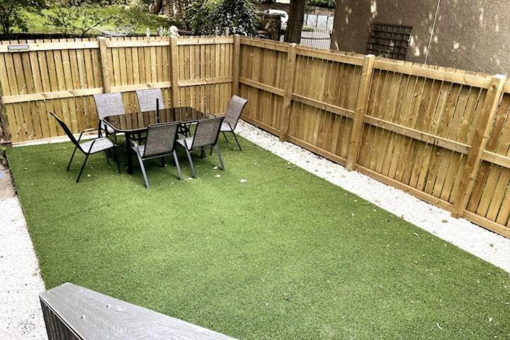 Lovely 3 Bedroom Apartment With Private Garden In Edinburgh City Centre ภายนอก รูปภาพ