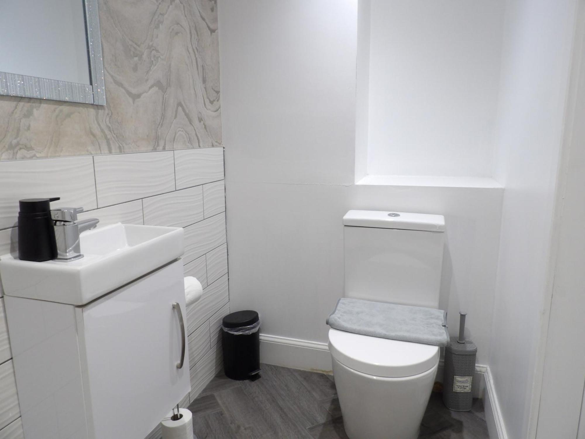 Lovely 3 Bedroom Apartment With Private Garden In Edinburgh City Centre ภายนอก รูปภาพ